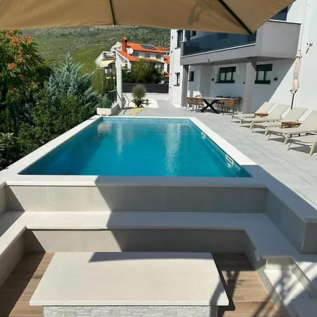 Blue Sunset, With Pool,terace & Stunning Views Appartement *
