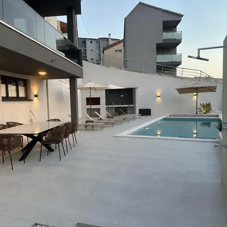 Blue Sunset, With Pool,terace & Stunning Views Апартаменти