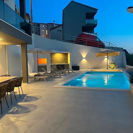 Blue Sunset, With Pool,terace & Stunning Views Апартаменти