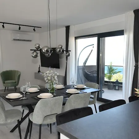 Blue Sunset, With Pool,terace & Stunning Views *
