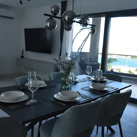 Blue Sunset, With Pool,terace & Stunning Views Apartment Podstrana