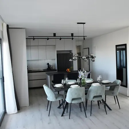 Blue Sunset, With Pool,terace & Stunning Views Apartment