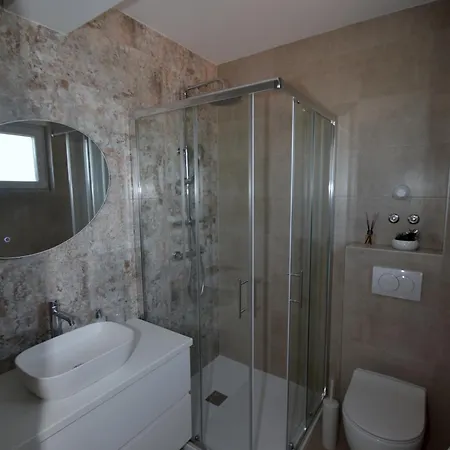 Apartment Blue Sunset, With Pool,terace & Stunning Views Podstrana