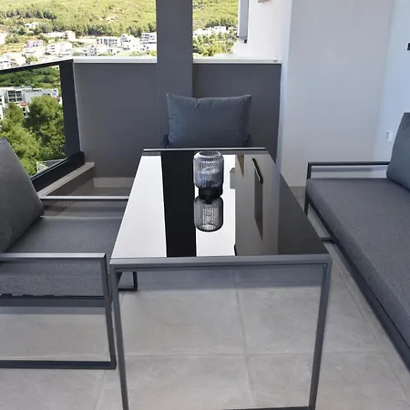 Apartment Blue Sunset, With Pool,terace & Stunning Views Podstrana